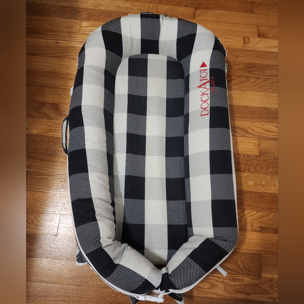 DockAtot deluxe + dock and cover